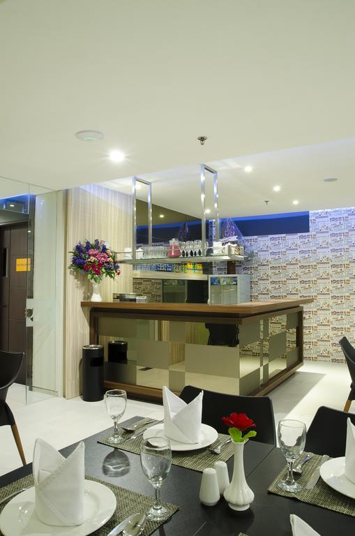 The Life Hotels City Center Surabaya Exteriör bild