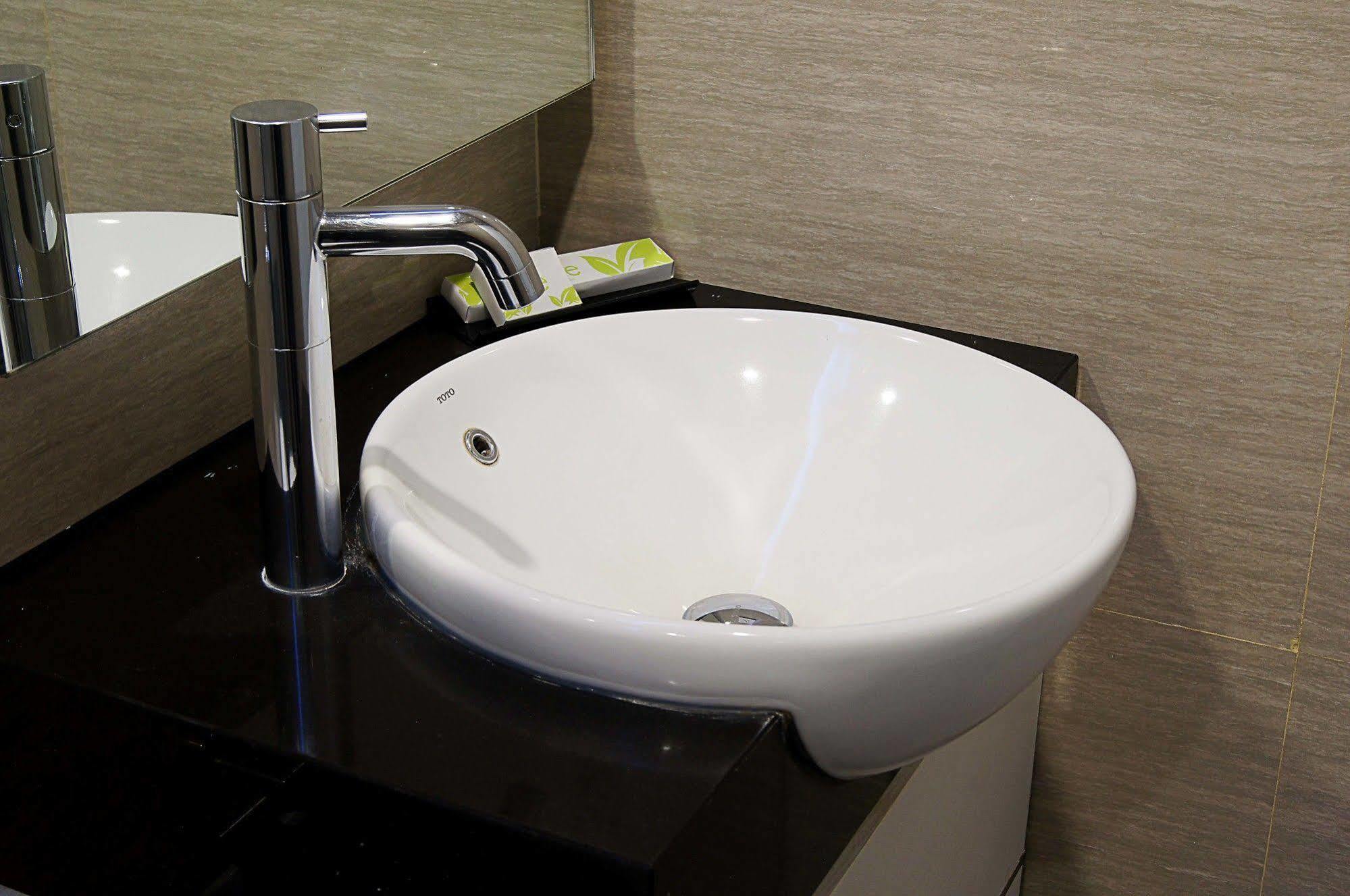 The Life Hotels City Center Surabaya Exteriör bild