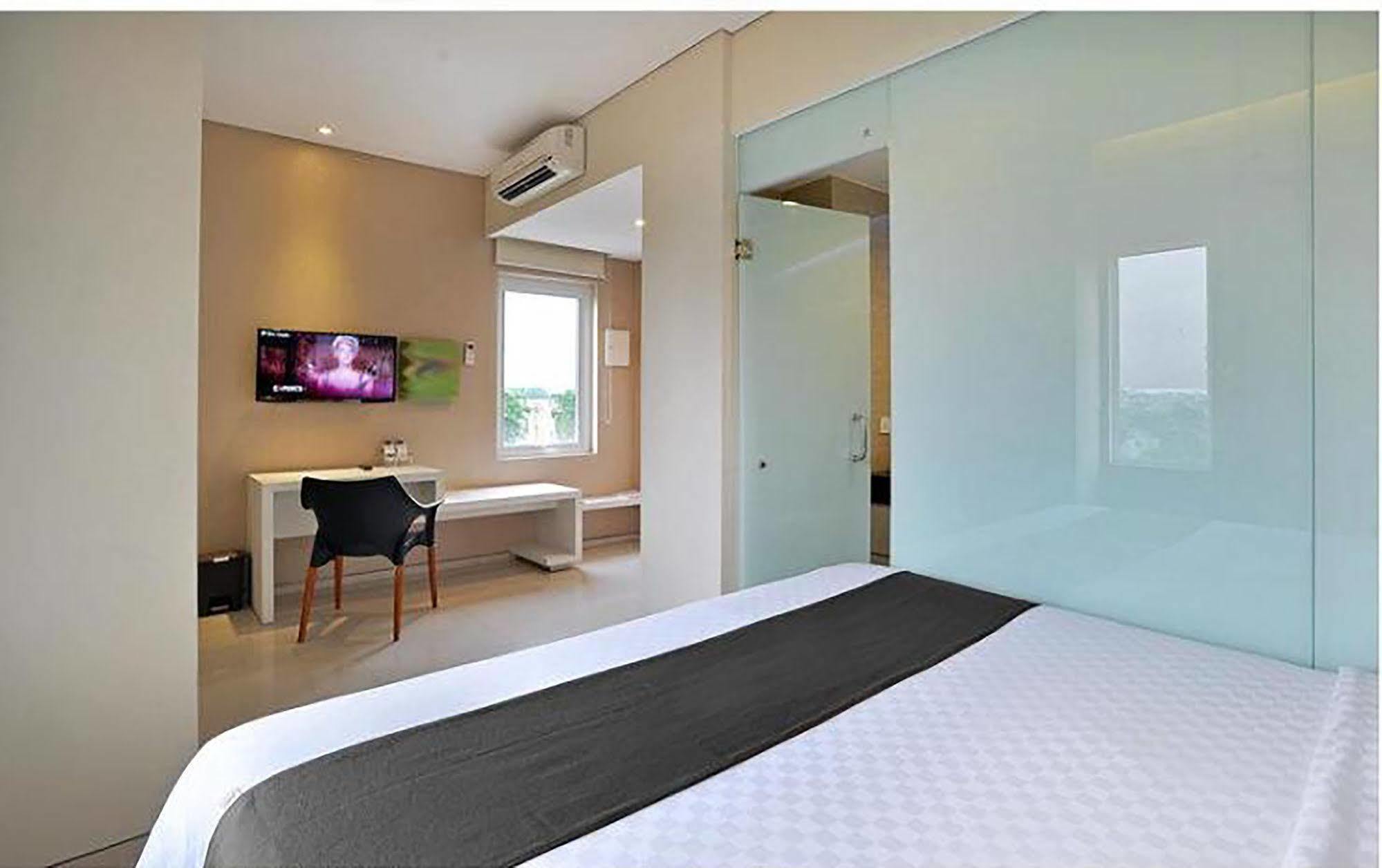The Life Hotels City Center Surabaya Exteriör bild