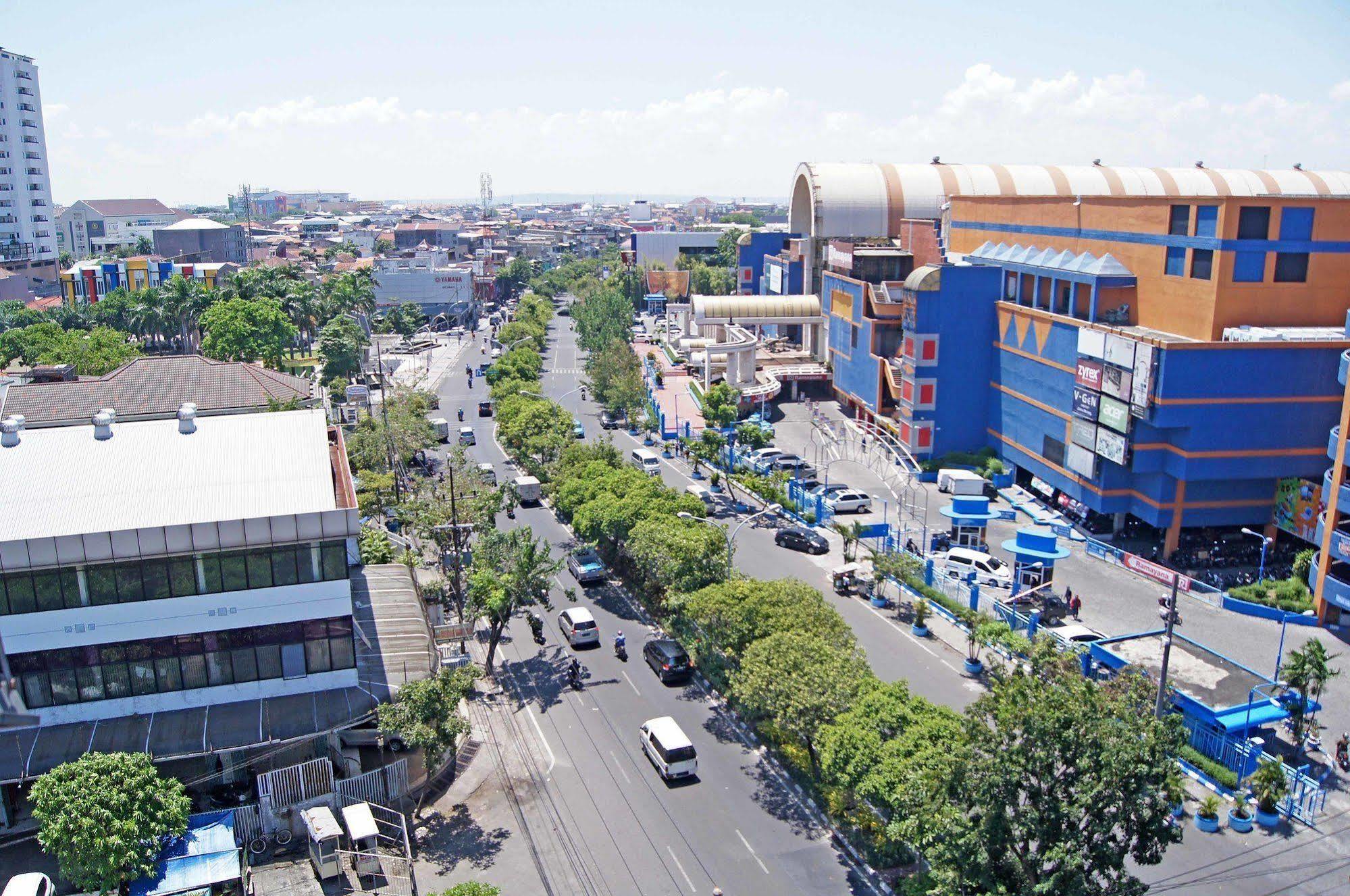 The Life Hotels City Center Surabaya Exteriör bild