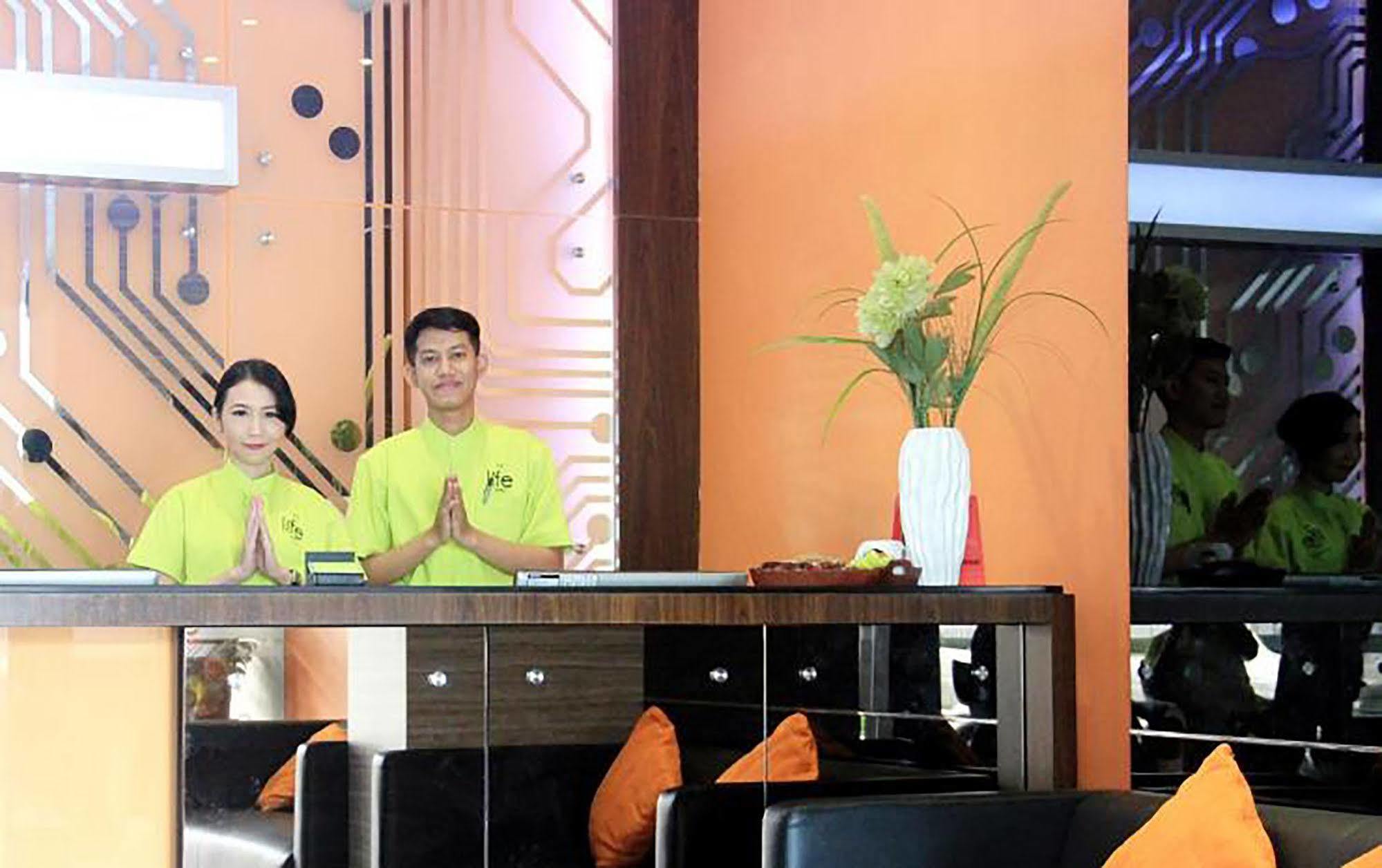 The Life Hotels City Center Surabaya Exteriör bild