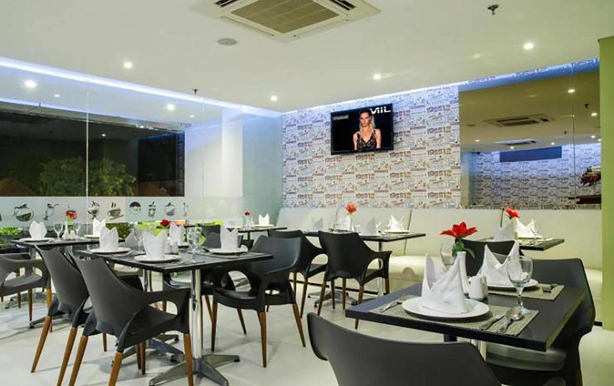 The Life Hotels City Center Surabaya Exteriör bild
