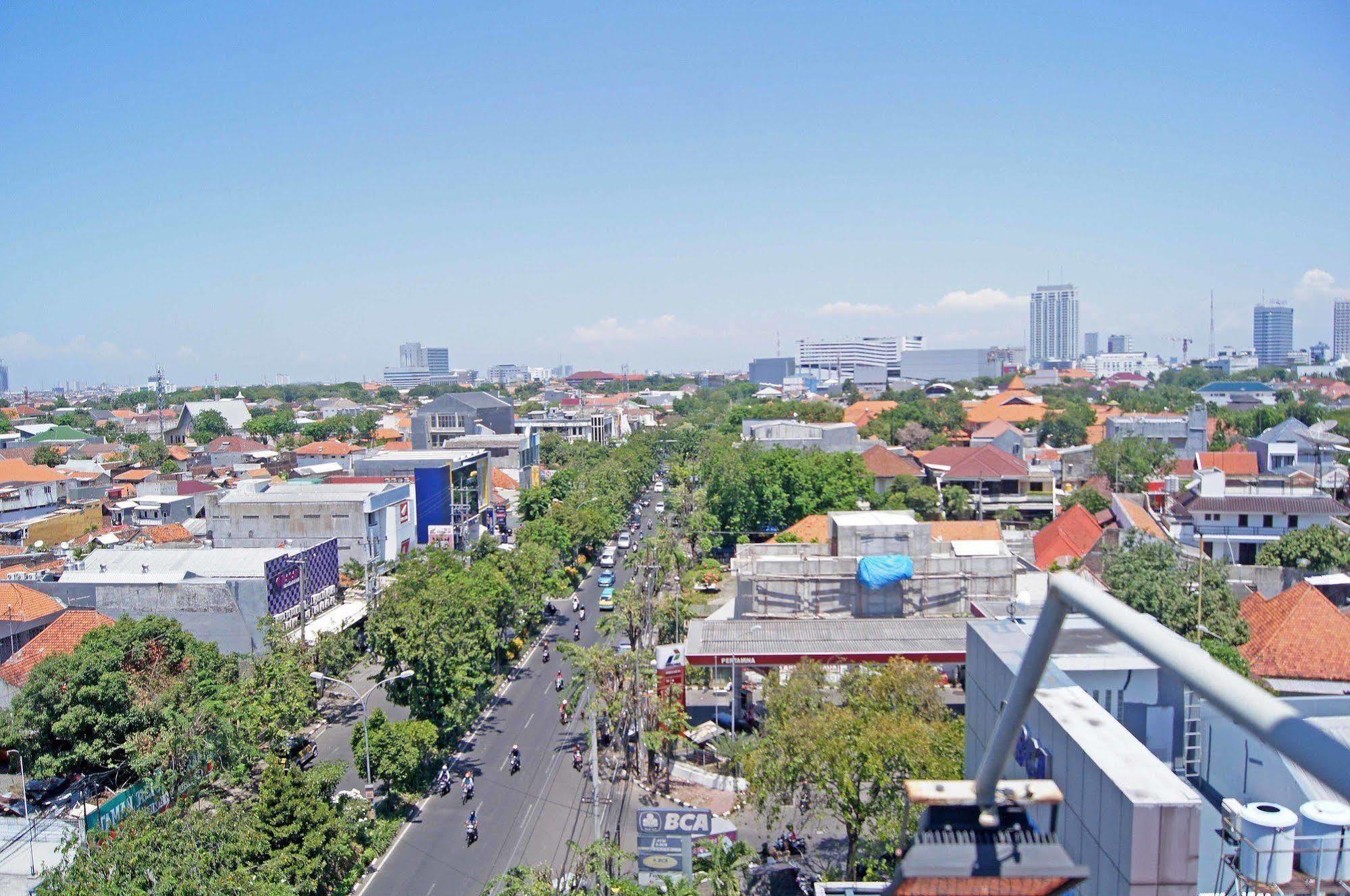 The Life Hotels City Center Surabaya Exteriör bild